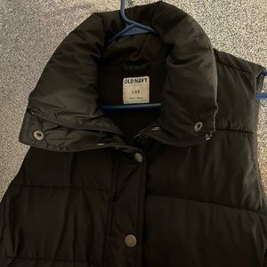 Black old navy sleeveless puffer jacket